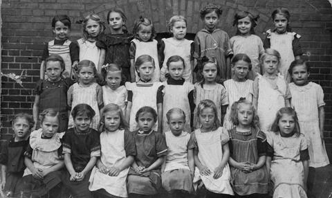1917 Klassebillede nr 3 fra venstre Olga