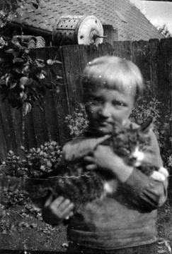 1931 Kalle Bigand med kat